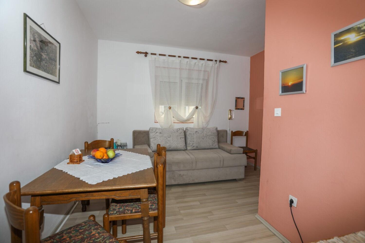 And Marlene Apartman *